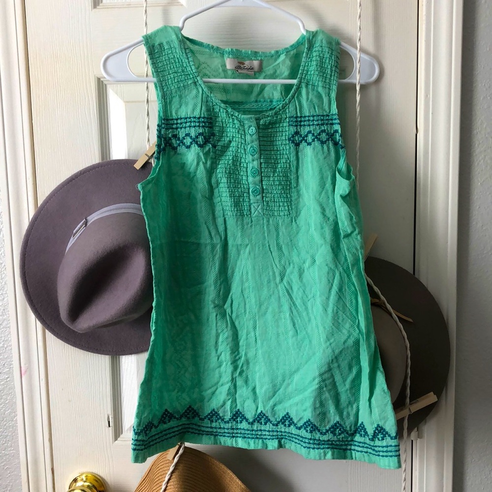 Fun, flowy, light top! Size xs